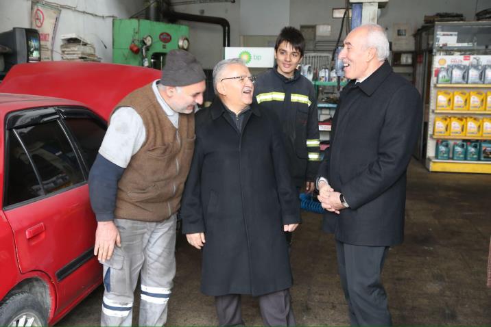 Belediye BaşkBaşkanımız Şeyhi Odakır, esnaf ve sanatkar dostu Kayseri Büyükşehir anı Sayın Dr. Memduh Büyükkılıç ile yeni sanayi esnafımızı ziyaret ederek hayırlı işler temennisinde bulundu.