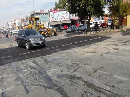  KAZALARI ÖNLEMEK İÇİN HIZ KESİCİ BARİYERLER YAPILDI