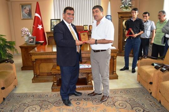 Mustafa ALAN'dan Odamıza Plaket...