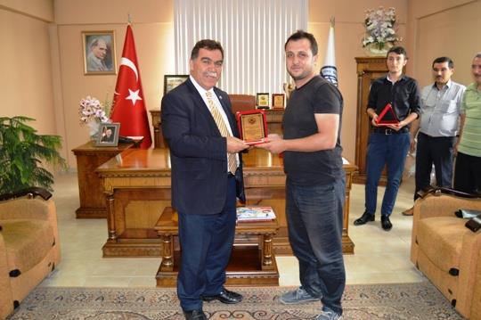 Mustafa ALAN'dan Odamıza Plaket...