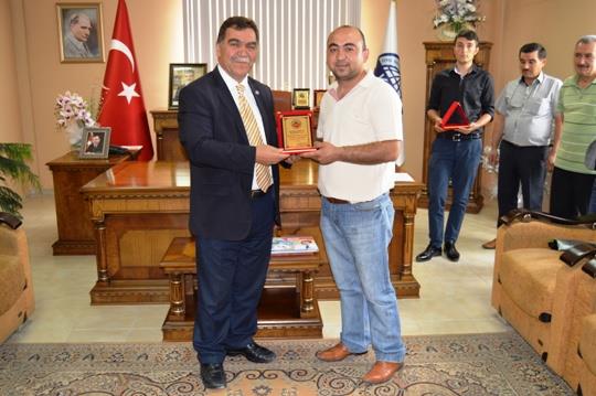 Mustafa ALAN'dan Odamıza Plaket...