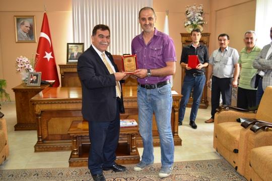 Mustafa ALAN'dan Odamıza Plaket...