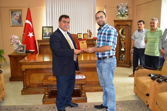 Mustafa ALAN'dan Odamıza Plaket...