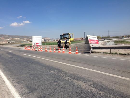  OTO SERVİSLERİ SİTEMİZ VE TOKİ KONUZLARIMIZIN BAĞLANTI YOLLARINDA ASFALT ÇALIŞMASI.