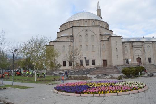  YENİ SANAYİMİZDE PARK BAHÇE ÇALIŞMALARI