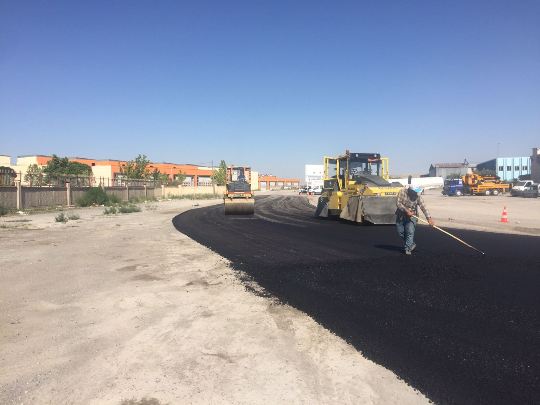 ANBAR SANAYİ İLE OTO SERVİSLERİ SİTEMİZİN BAĞLANTI YOLUNUN ASFALTI DÖKÜLDÜ