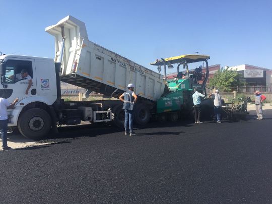 ANBAR SANAYİ İLE OTO SERVİSLERİ SİTEMİZİN BAĞLANTI YOLUNUN ASFALTI DÖKÜLDÜ