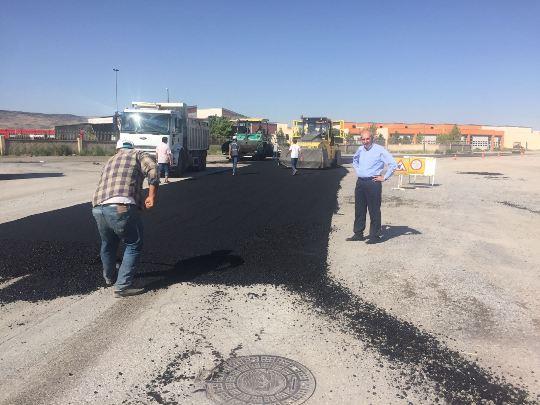 ANBAR SANAYİ İLE OTO SERVİSLERİ SİTEMİZİN BAĞLANTI YOLUNUN ASFALTI DÖKÜLDÜ