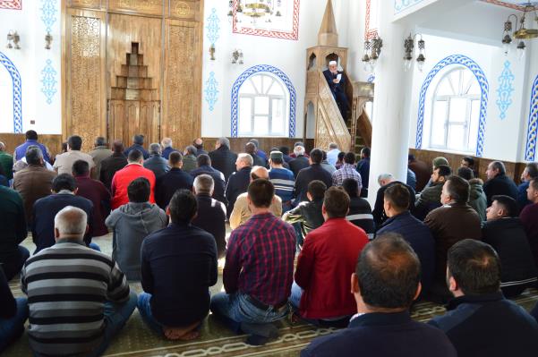 OTO SANATKARLARI CAMİ'İNDE İLK CUMA NAMAZI KILINDI.