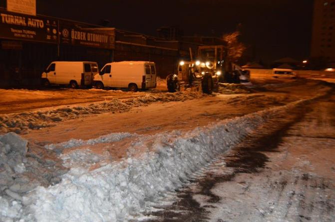 SANAYİ SİTEMİZDE KAR TEMİZLİĞİ HIZLA DEVAM EDİYOR