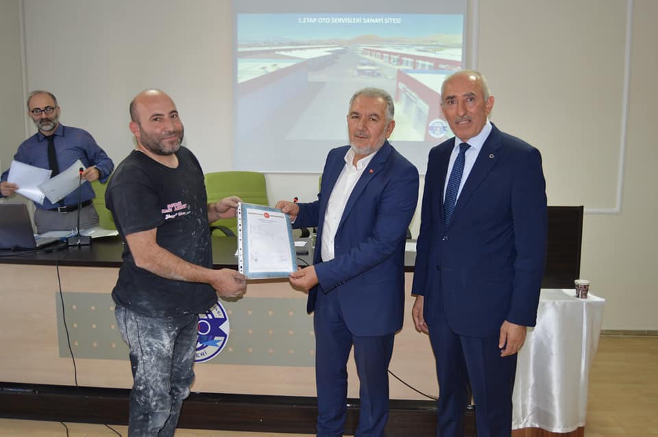 1.Etap Oto Servisleri Sanayi Sitemizin birinci grup üyelerimizin tapularını teslim ettik. 