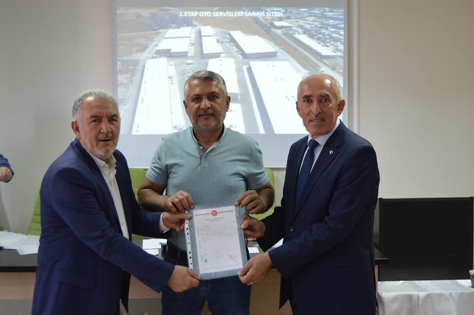 1.Etap Oto Servisleri Sanayi Sitemizin birinci grup üyelerimizin tapularını teslim ettik. 