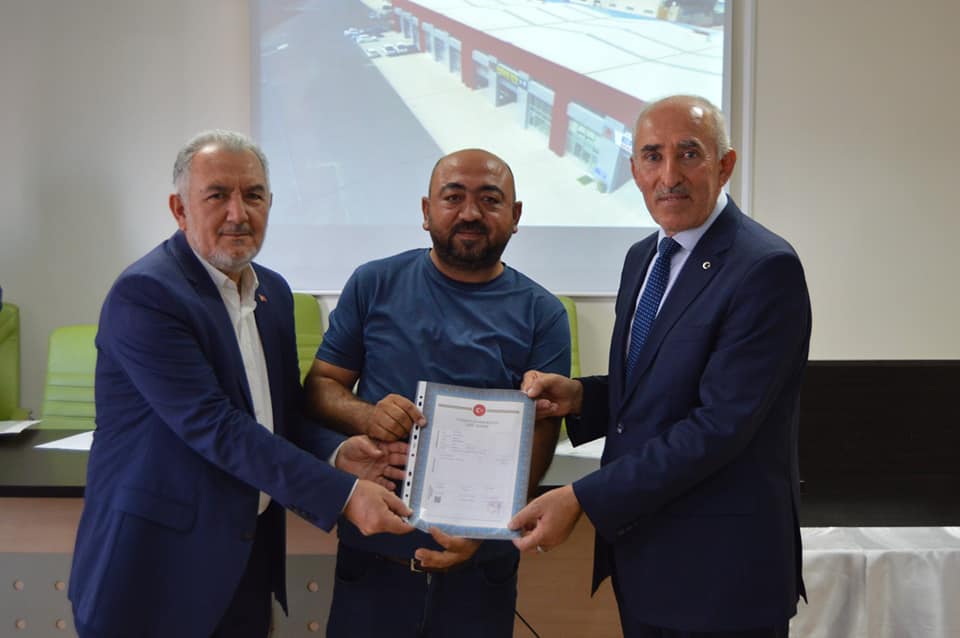 1.Etap Oto Servisleri Sanayi Sitemizin birinci grup üyelerimizin tapularını teslim ettik. 