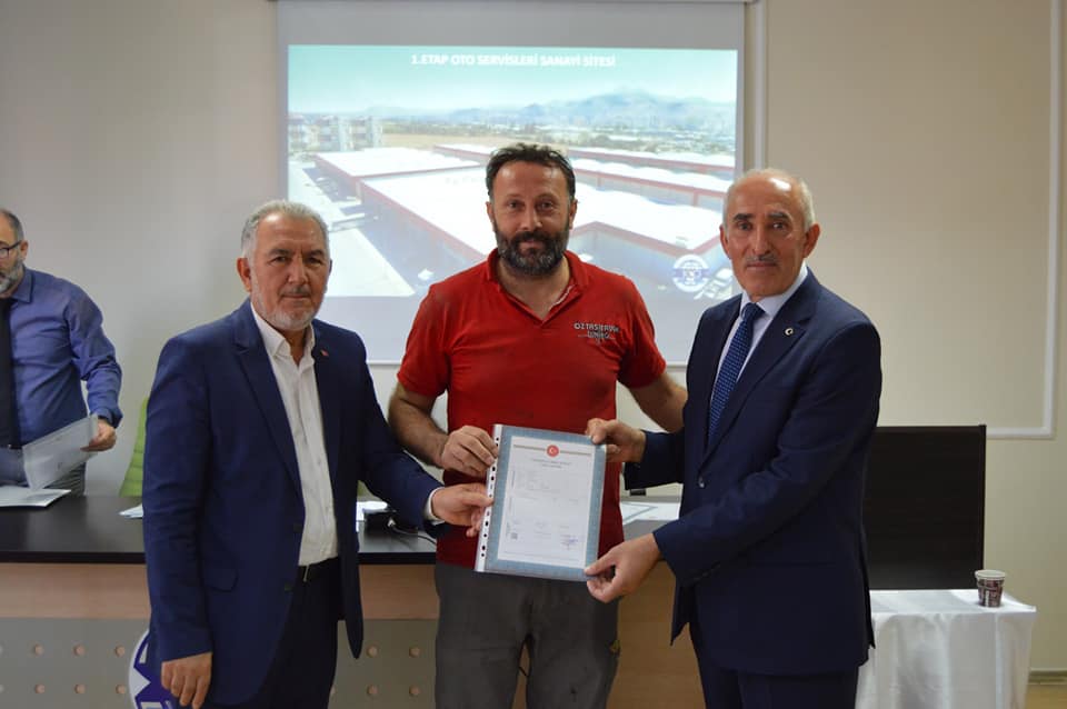 1.Etap Oto Servisleri Sanayi Sitemizin birinci grup üyelerimizin tapularını teslim ettik. 