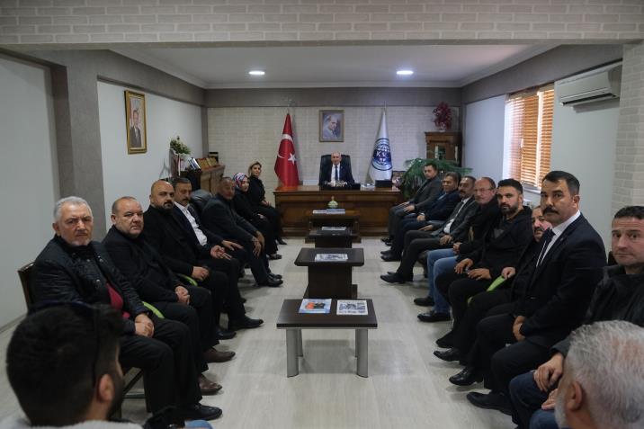 MHP Kocasinan İlçe Başkanı Behsat Önder ve ilçe yönetim kurulu üyeleri, Odamız Başkanı Şeyhi Odakır'ı ziyaret etti. 
