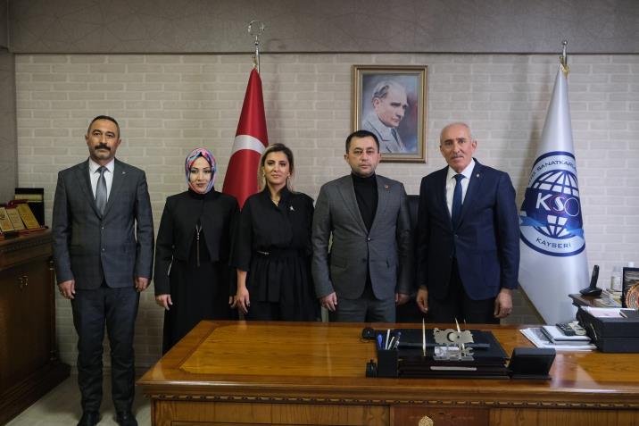 MHP Kocasinan İlçe Başkanı Behsat Önder ve ilçe yönetim kurulu üyeleri, Odamız Başkanı Şeyhi Odakır'ı ziyaret etti. 