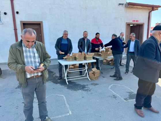 Ahirete intikal eden esnaf sanatkarlarımız ve yakınları için Yasin-i Şerif okuttuk Helva dağıttık 