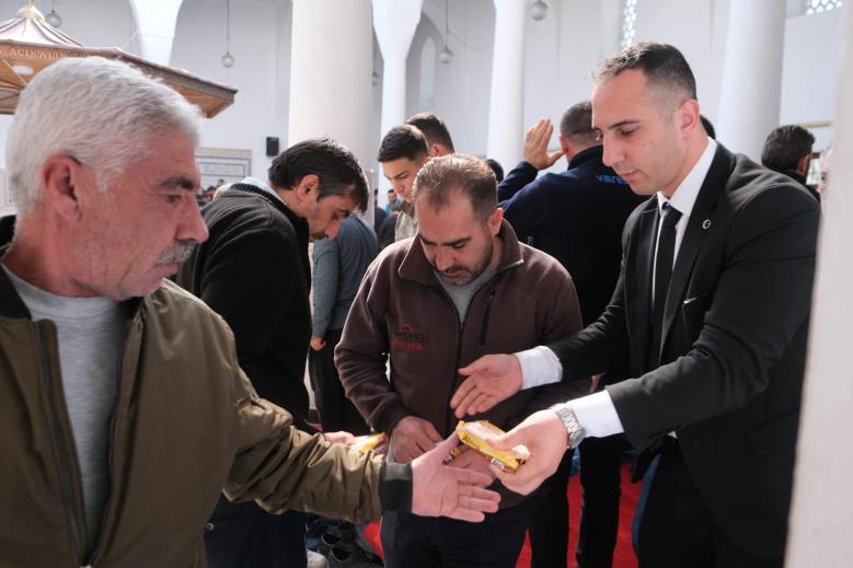 Ahirete intikal eden esnaf sanatkarlarımız ve yakınları için Yasin-i Şerif okuttuk Helva dağıttık 