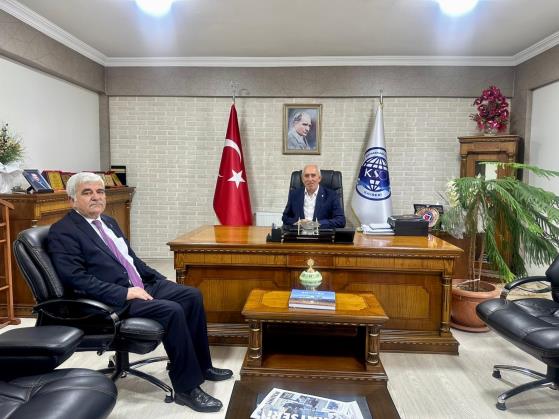 Aksaray Esnaf ve Sanatkarları Odaları Birliği Başkanı Doğan Ceylan, Kayseri Esnaf ve Sanatkarları Odaları Birliği Başkanı Şeyhi Odakır’ı Oto Sanatkarları Odasında ziyaret etti. 