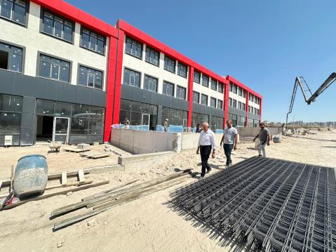 Yeşilyurt Oto Sanayi Sitesi’nde sona yaklaşıldı. Başkanımız Şeyhi Odakır Yeşilyurt Oto Sanayi Sitesi’nde devam eden çalışmaları yerinde inceledi