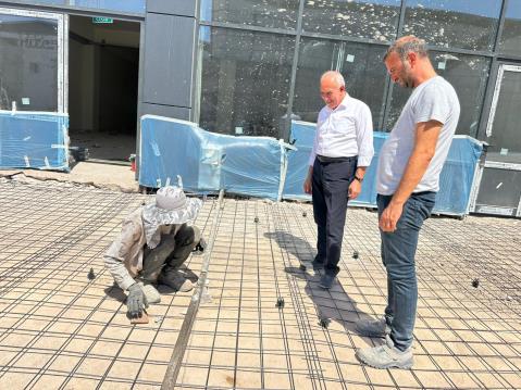 Yeşilyurt Oto Sanayi Sitesi’nde sona yaklaşıldı. Başkanımız Şeyhi Odakır Yeşilyurt Oto Sanayi Sitesi’nde devam eden çalışmaları yerinde inceledi