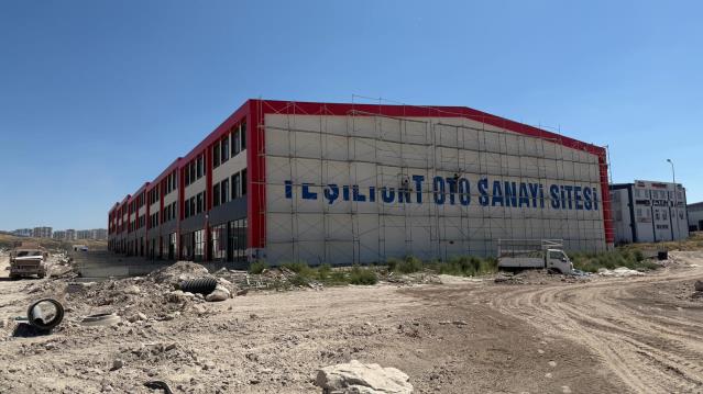 Yeşilyurt Oto Sanayi Sitesi’nde sona yaklaşıldı. Başkanımız Şeyhi Odakır Yeşilyurt Oto Sanayi Sitesi’nde devam eden çalışmaları yerinde inceledi