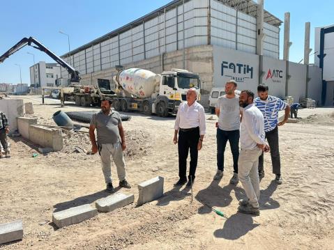 Yeşilyurt Oto Sanayi Sitesi’nde sona yaklaşıldı. Başkanımız Şeyhi Odakır Yeşilyurt Oto Sanayi Sitesi’nde devam eden çalışmaları yerinde inceledi