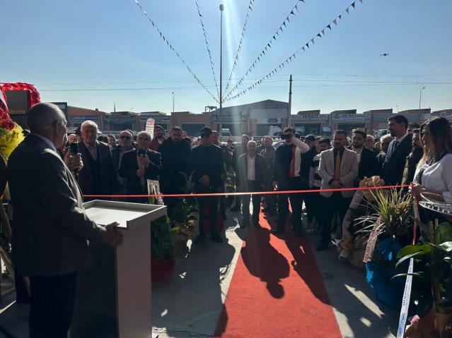 Kayseri Oto Sanatkarları Odası Başkanı Şeyhi Odakır, Cantürk Otomotiv adlı işletmenin Otomotiv Servisleri Sanayi Sitesi’ndeki işyeri açılış törenine katıldı.