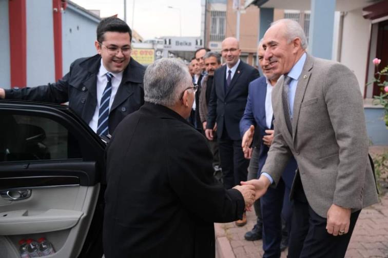  Büyükşehir Belediye Başkanı Sayın Dr. Memduh Büyükkılıç ve AK Parti İl Başkanı Sayın Fatih Üzüm, Başkanımız Şeyhi Odakır’ı ziyaret etti. 