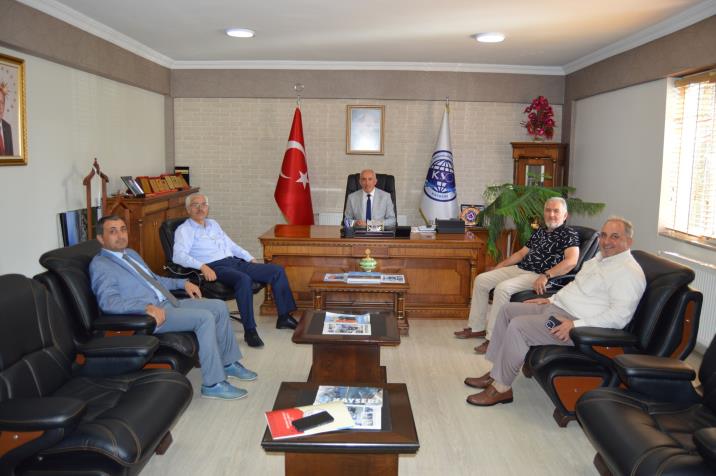 Kayseri Vali Yardımcısı Sayın Adnan Türkdamar ile İl Milli Eğitim Müdürlüğü Şube Müdürü Sayın Cumali Karakuş, Başkanımız Şeyhi Odakır’ı ziyaret etti. 