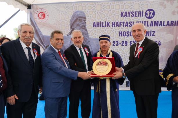 Ahilik Haftası kapsamında Ahi Evran Zaviyesi Esnaf ve Sanatkarlar Müzesi yanında kutlama programı düzenlendi