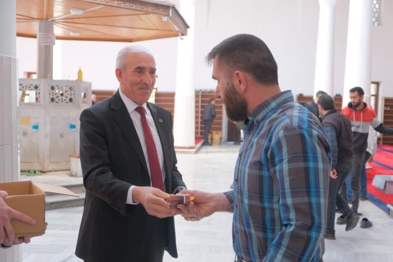 Ahirete intikal eden esnaf sanatkarlarımız ve yakınları için Yasin-i Şerif okuttuk Helva dağıttık 