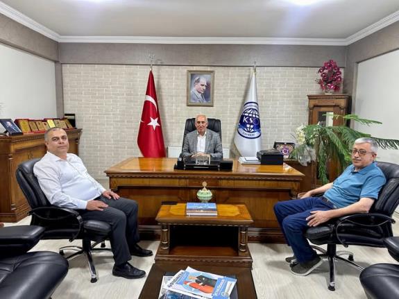 KASKİ Genel Müdürü Sayın Yavuz Çağan ve KASKİ Strateji Geliştirme Daire Başkanı Sayın Cemil Koç,  Başkanımız Şeyhi Odakır’ı makamında ziyaret etti. 