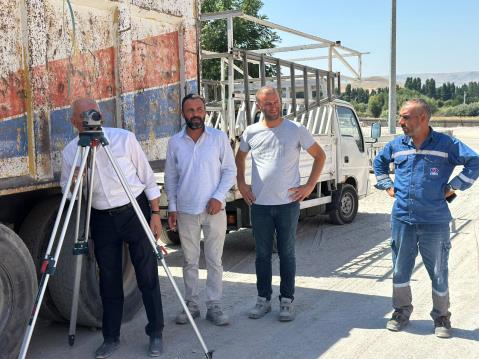 Yeşilyurt Oto Sanayi Sitesi’nde sona yaklaşıldı. Başkanımız Şeyhi Odakır Yeşilyurt Oto Sanayi Sitesi’nde devam eden çalışmaları yerinde inceledi