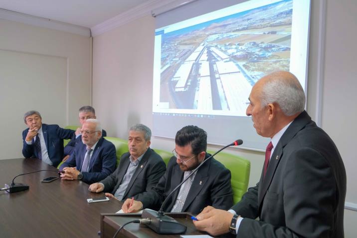 AK Parti Genel Başkan Vekili Mustafa Elitaş, AK Parti Kayseri milletvekilleri Şaban Çopuroğlu, Sayın Bayar Özsoy, Dursun Ataş, AK Parti İl Başkanı Hüseyin Okandan, AK Parti Kocasinan İlçe Başkanı Selçuk Melekoğlu ve parti yöneticileri Kayseri Oto Sanatkarları Odası Başkanı Şeyhi Odakır'ı ziyaret etti.