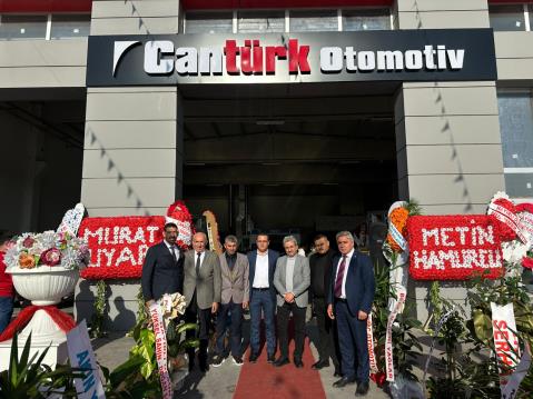 Kayseri Oto Sanatkarları Odası Başkanı Şeyhi Odakır, Cantürk Otomotiv adlı işletmenin Otomotiv Servisleri Sanayi Sitesi’ndeki işyeri açılış törenine katıldı.